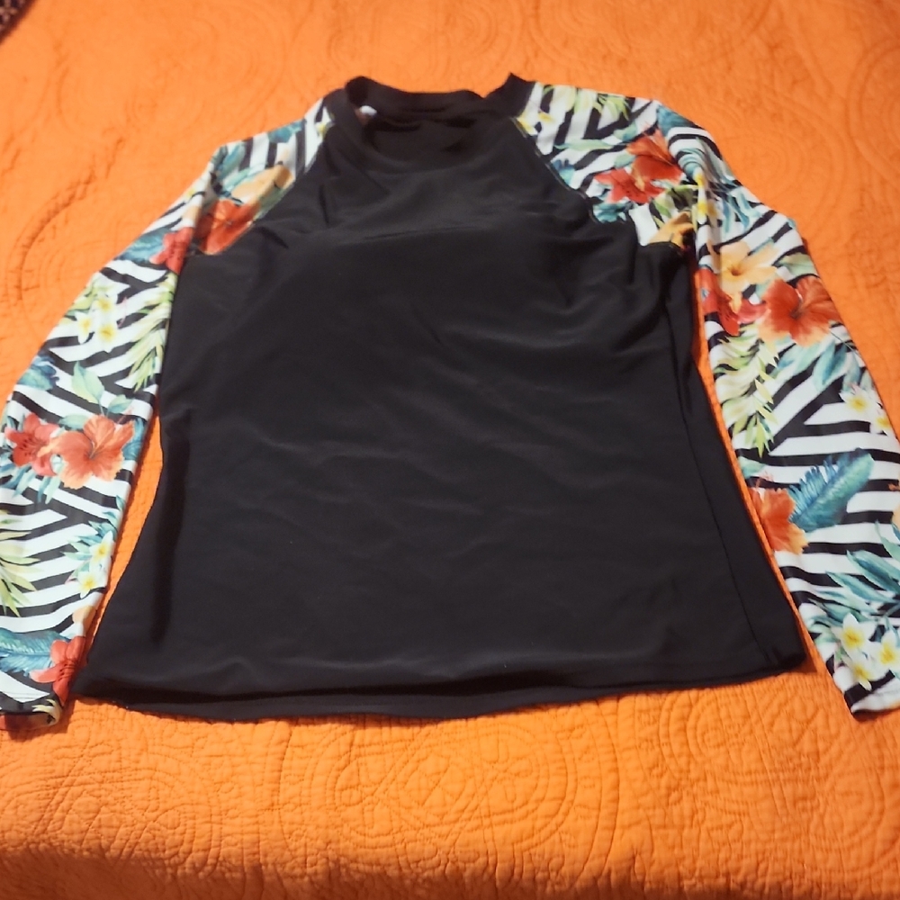 Long Sleeve Women's Rashguard Top